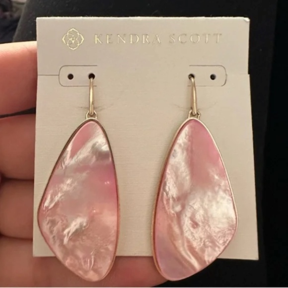 Kendra Scott "Mckenna" Large Drop Earrings, Pink Mother of Pearl, Gold NWT - Picture 2 of 4